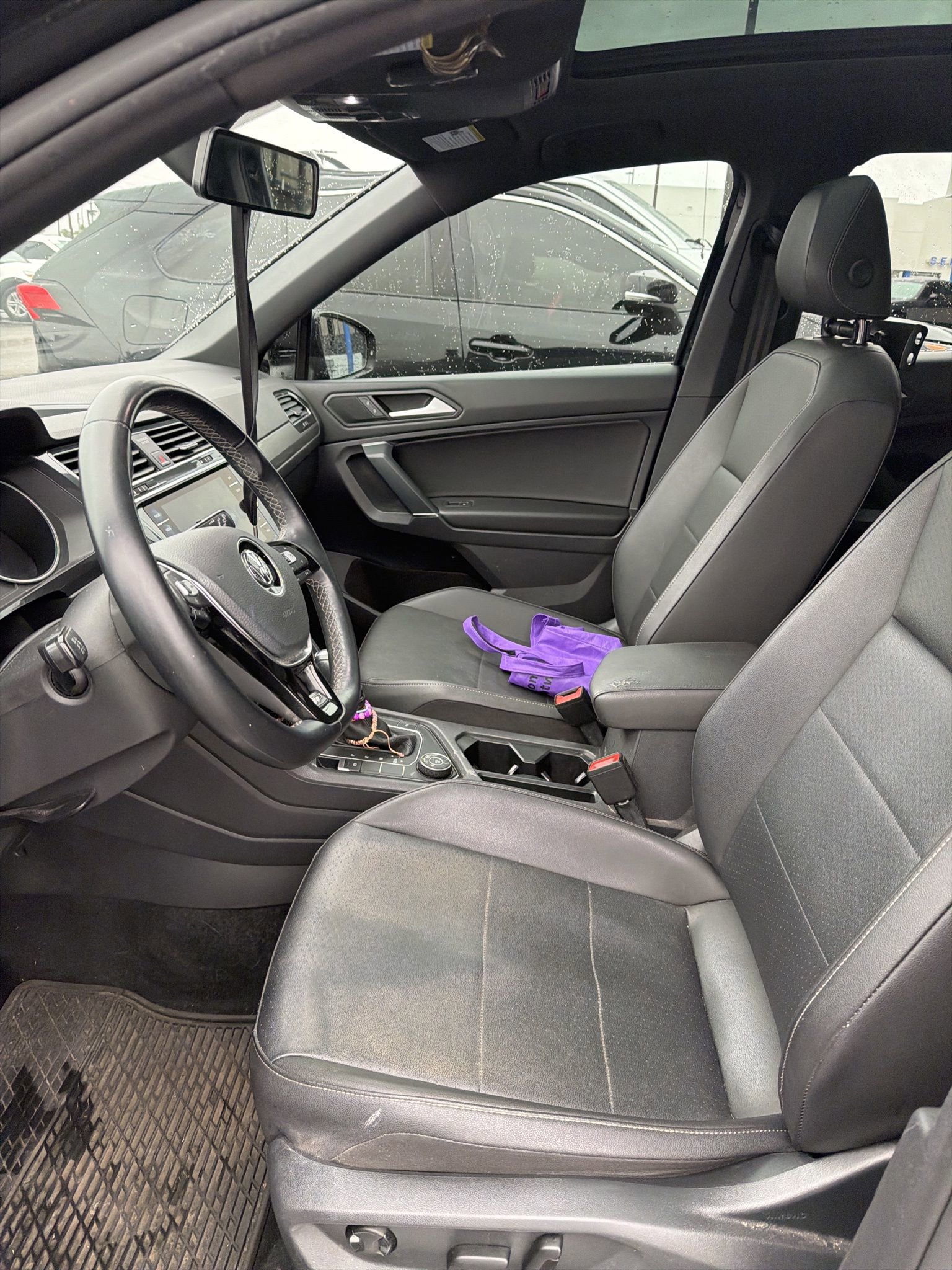 Used 2020 Volkswagen Tiguan SE R-Line image 10