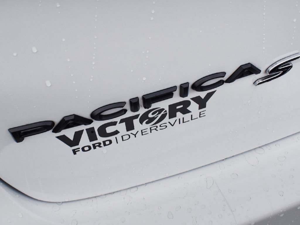 Used 2025 Chrysler Pacifica Limited FWD image 12