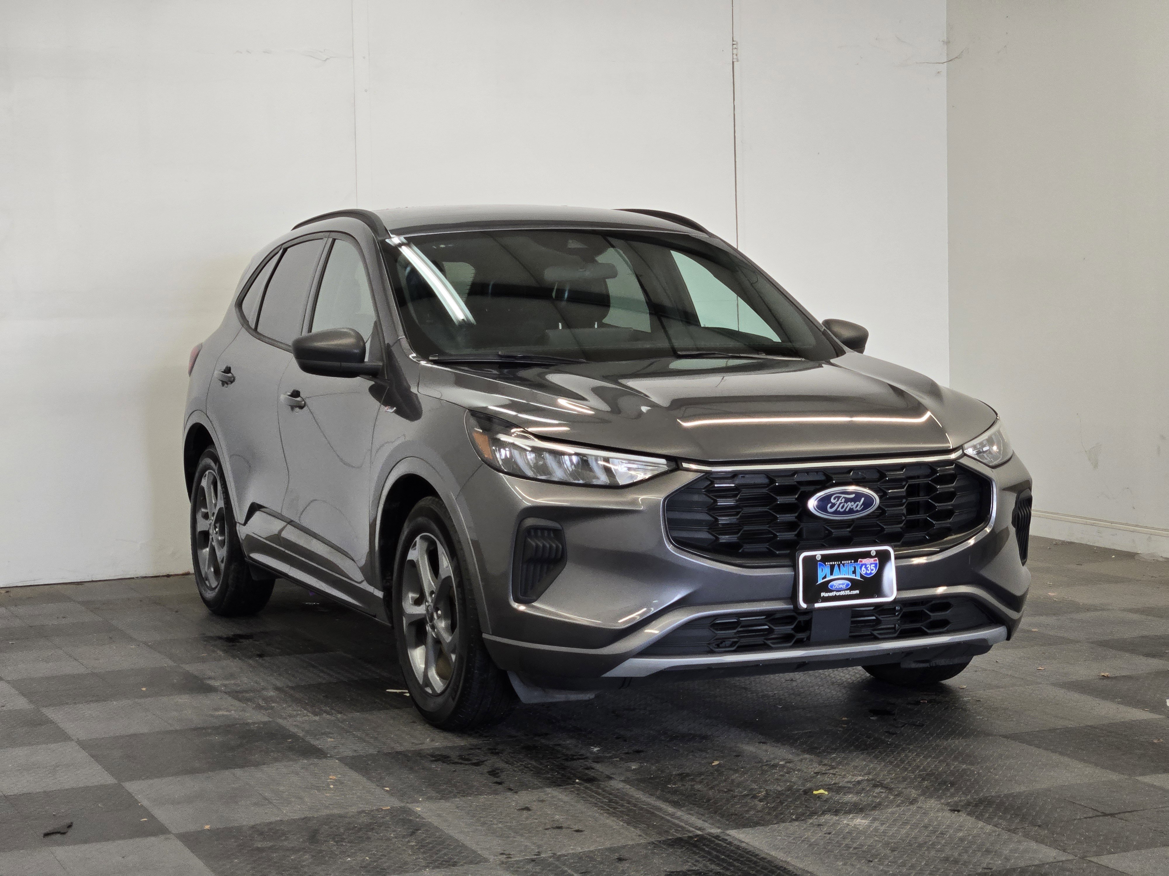 Certified 2023 Ford Escape ST-Line w/ Tech Pack #1 FWD image 2