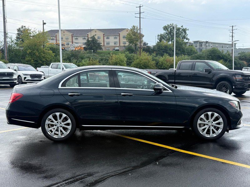 Used 2017 Mercedes-Benz E 300 4MATIC image 2