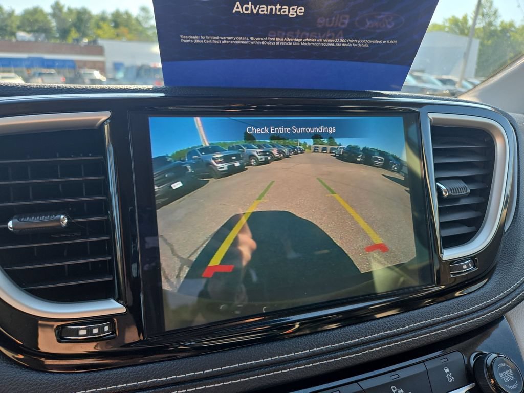 Used 2024 Chrysler Pacifica Limited FWD image 10