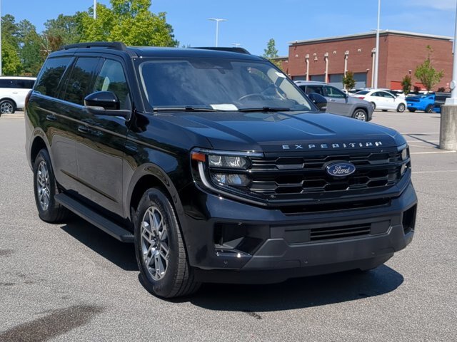 Certified 2025 Ford Expedition Active RWD image 2