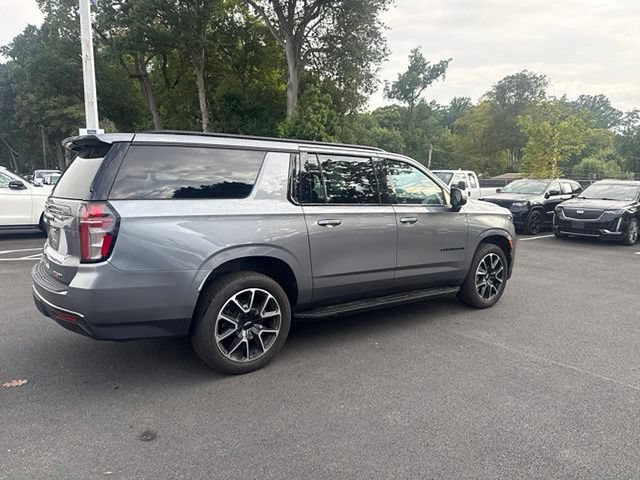 Used 2022 Chevrolet Suburban RST w/ Luxury Package AWD/4WD image 7