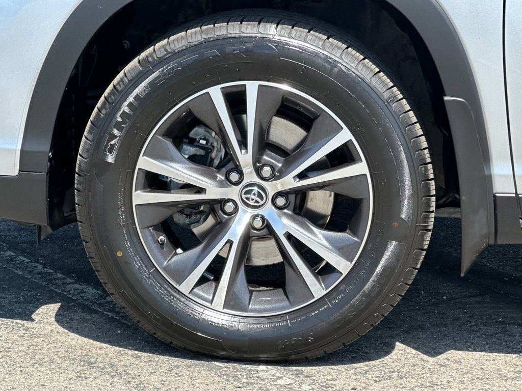 Used 2019 Toyota Highlander LE FWD image 24