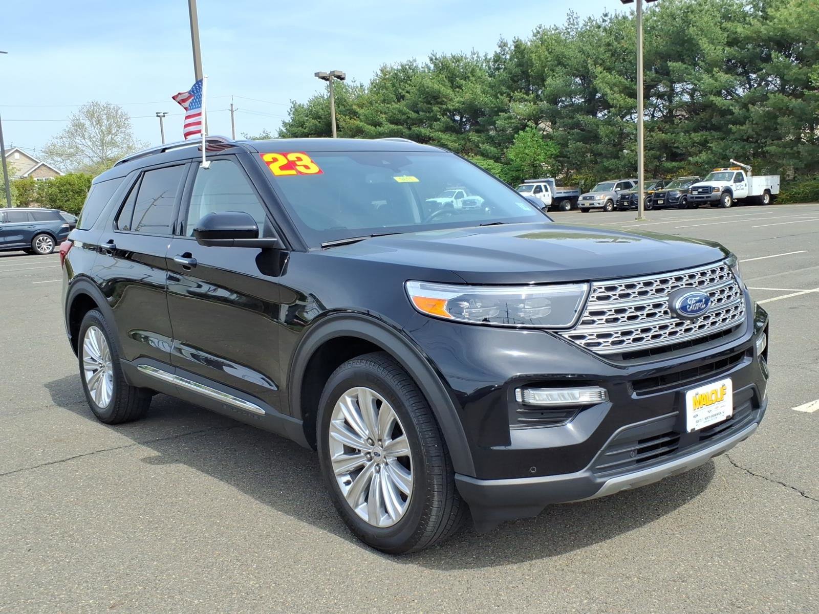 Certified 2023 Ford Explorer Limited AWD/4WD image 1