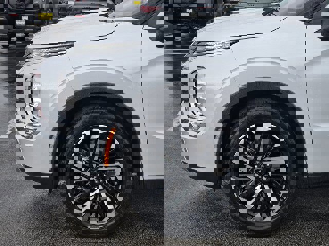 Used 2024 Mitsubishi Outlander SE FWD image 8