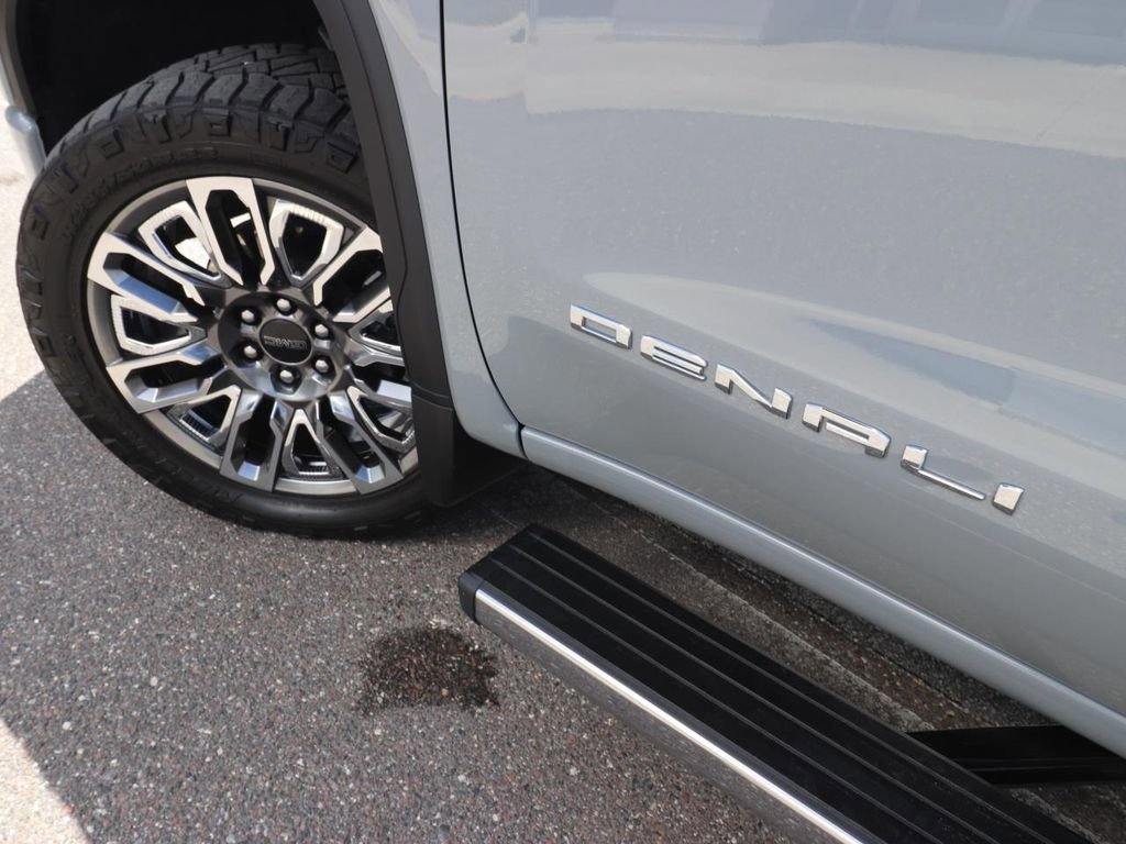 Used 2025 GMC Sierra 1500 Denali Ultimate AWD/4WD image 3