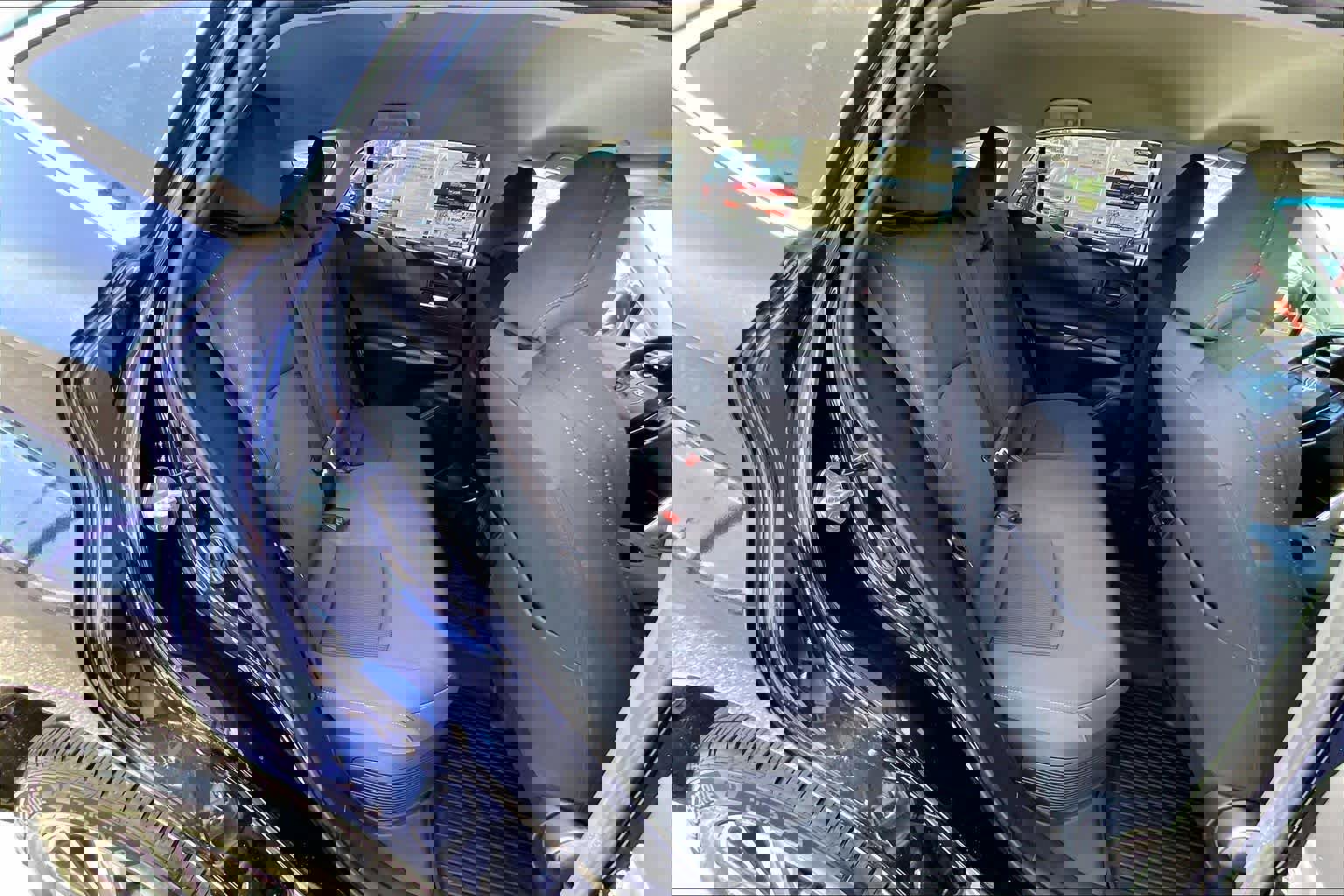 Used 2024 Toyota Venza LE AWD/4WD image 18