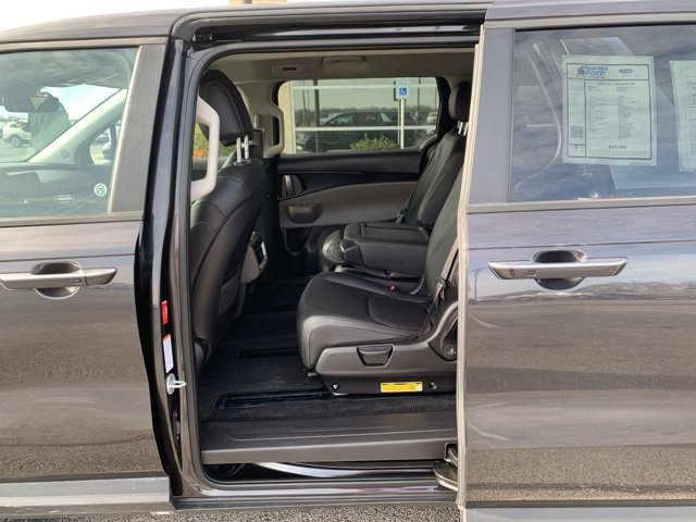 Used 2025 Kia Carnival image 12