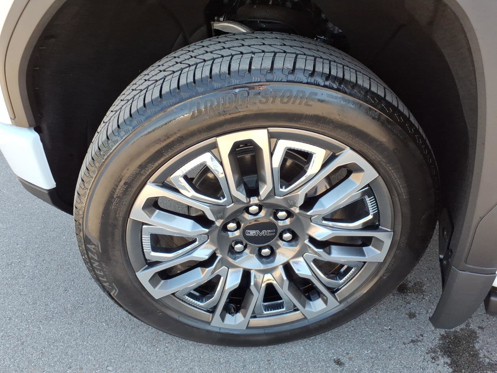 Used 2026 GMC Sierra 1500 Denali Ultimate AWD/4WD image 9