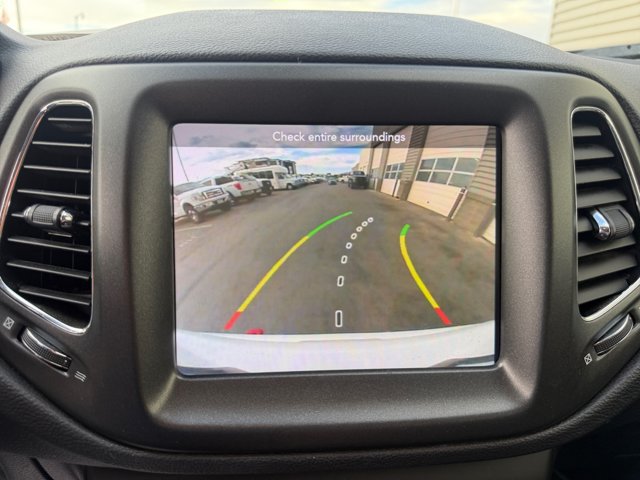 Used 2020 Jeep Compass Trailhawk AWD/4WD image 32