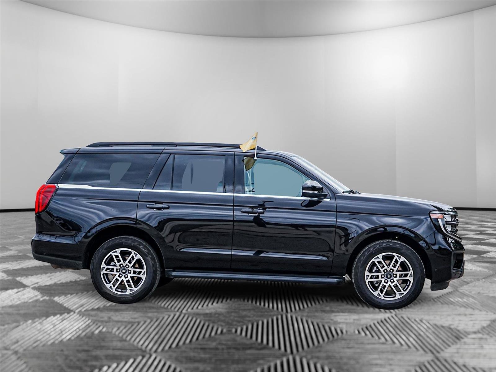 Certified 2025 Ford Expedition Active AWD/4WD image 4