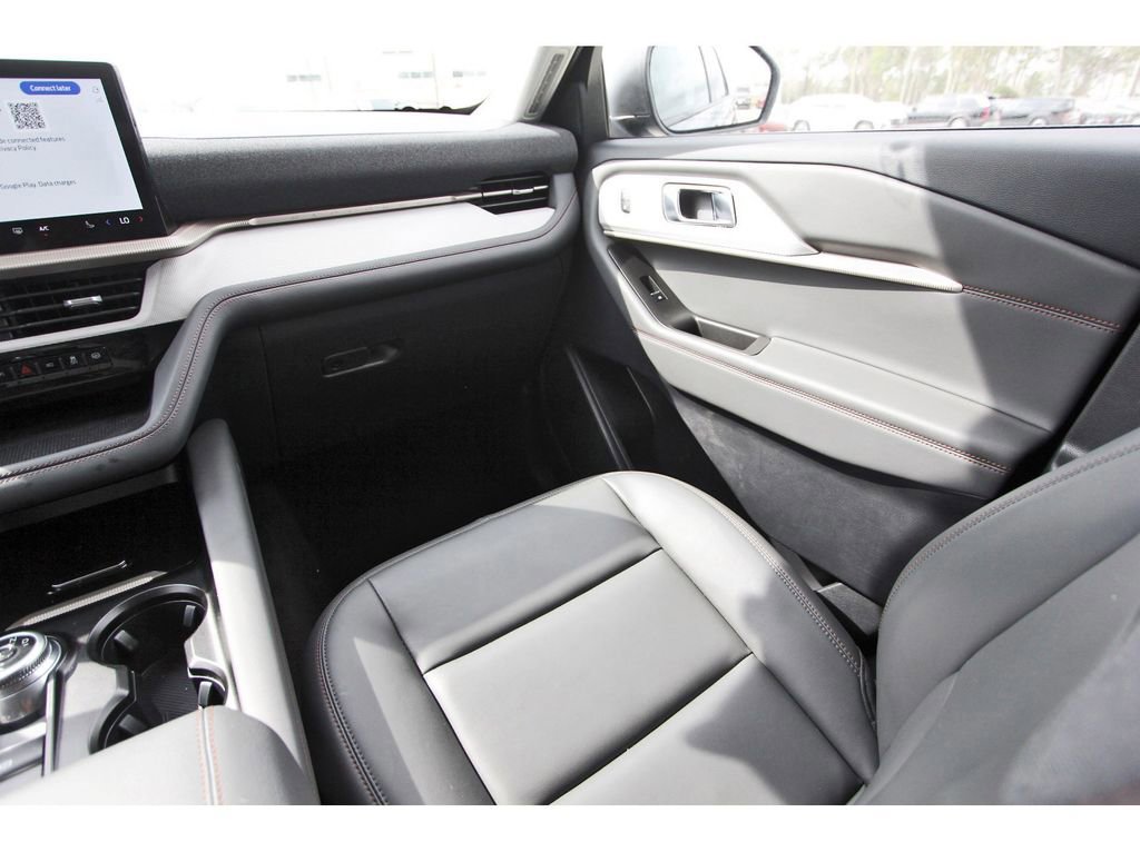 Certified 2025 Ford Explorer Active w/ Active Comfort Package image 14