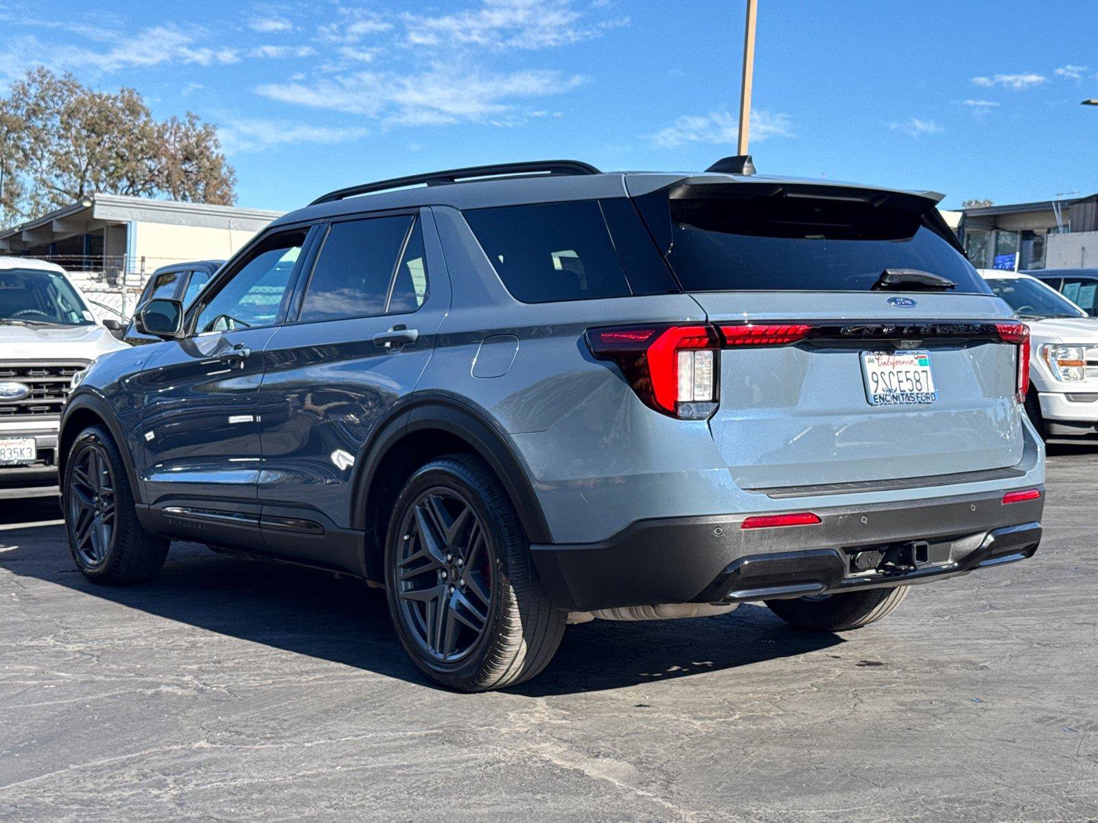 Certified 2025 Ford Explorer ST-Line w/ Premium Package RWD image 13