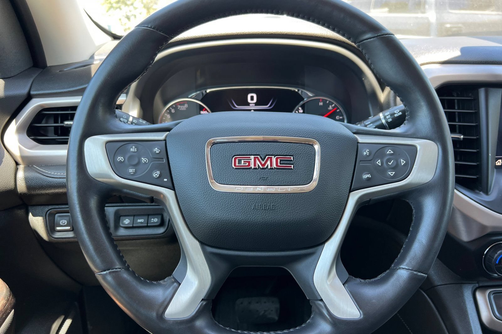Used 2021 GMC Acadia Denali w/ Denali Ultimate Package AWD/4WD image 26