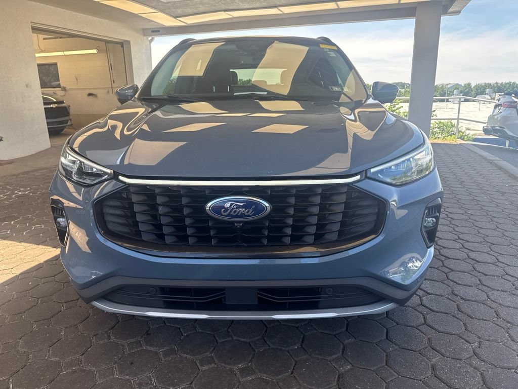 Certified 2023 Ford Escape Platinum AWD/4WD image 2