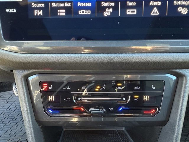 Used 2024 Volkswagen Tiguan SE R-Line image 16