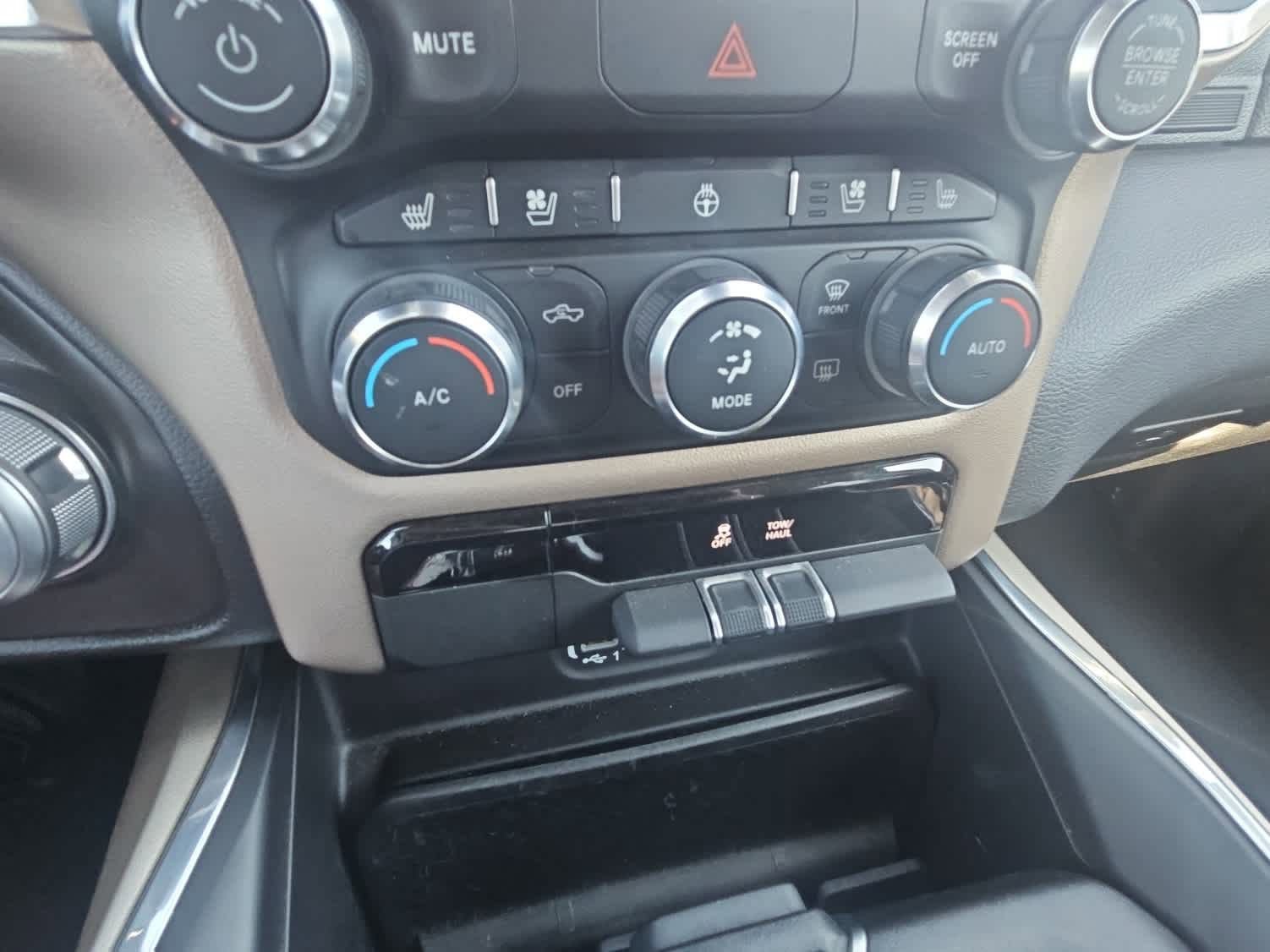 Used 2022 RAM 1500 Laramie AWD/4WD image 17