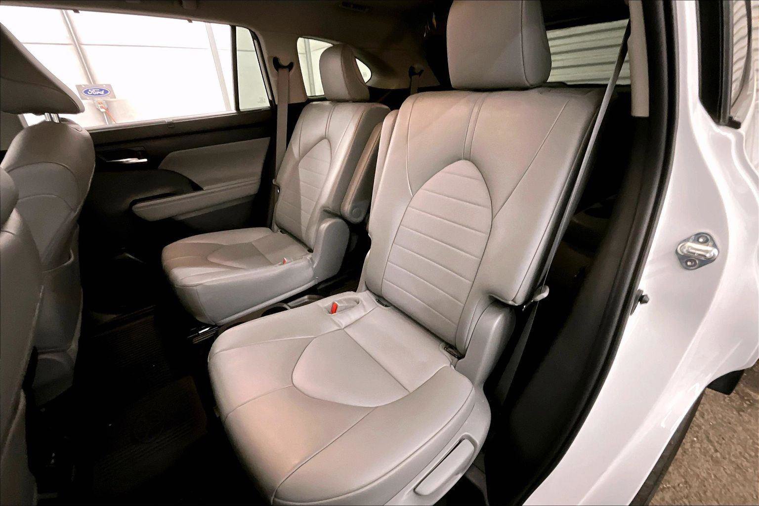 Used 2022 Toyota Highlander XLE image 25