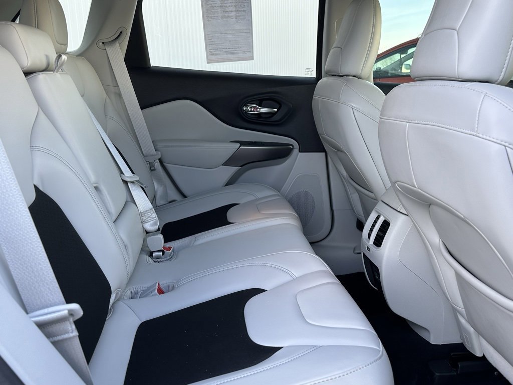 Used 2021 Jeep Cherokee Latitude Plus image 17