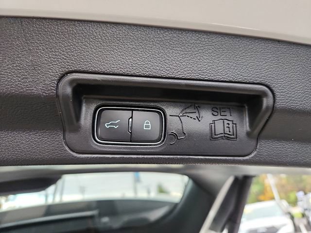 Certified 2022 Ford Explorer XLT w/ Equipment Group 202A image 31