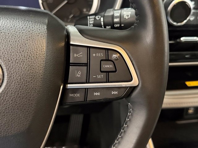 Used 2023 Toyota Highlander XLE FWD image 17