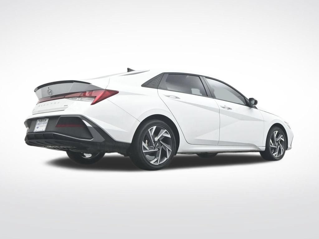 Used 2025 Hyundai Elantra SEL FWD image 43