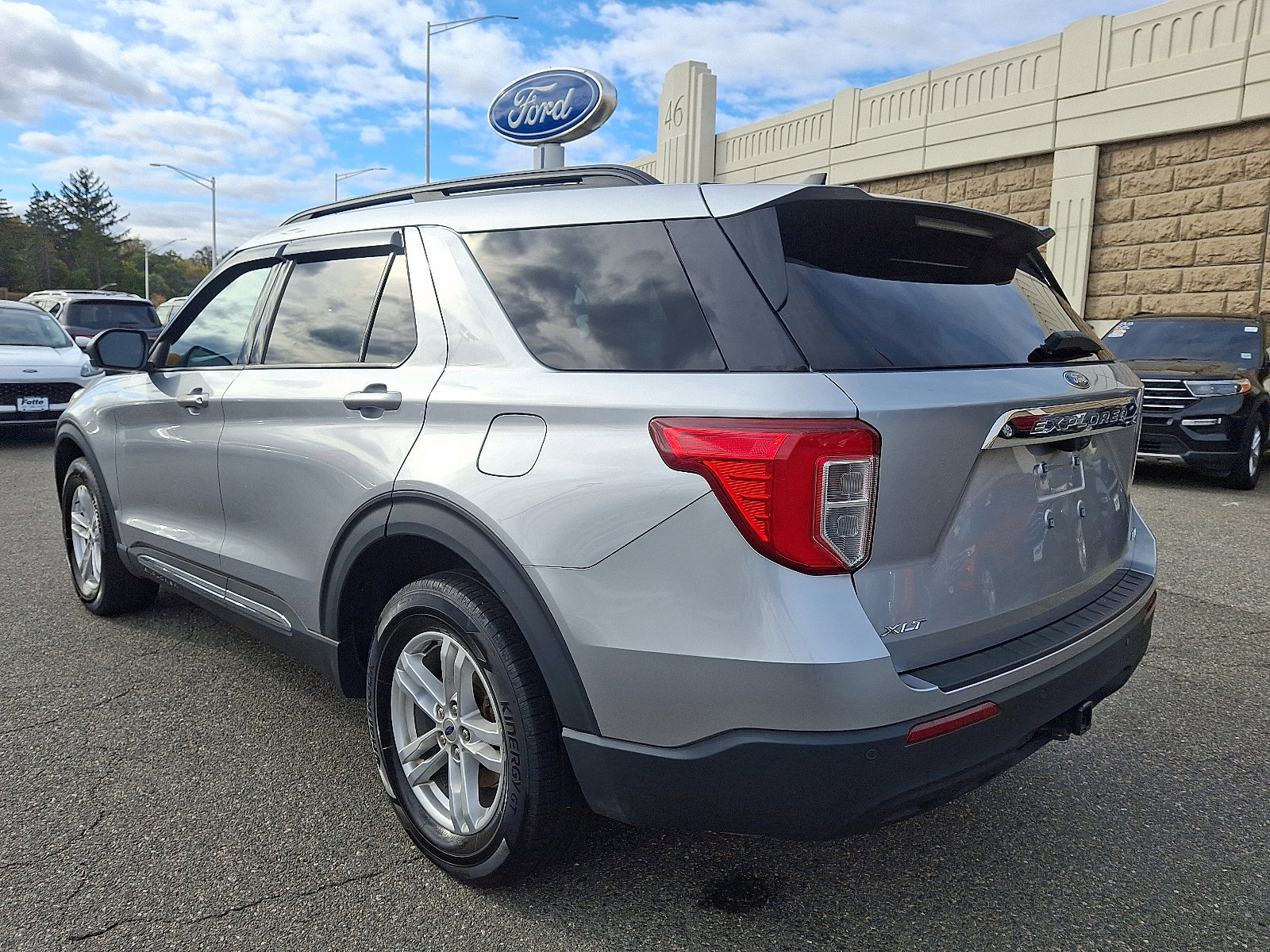 Certified 2022 Ford Explorer XLT w/ Class IV Trailer Tow Package image 4