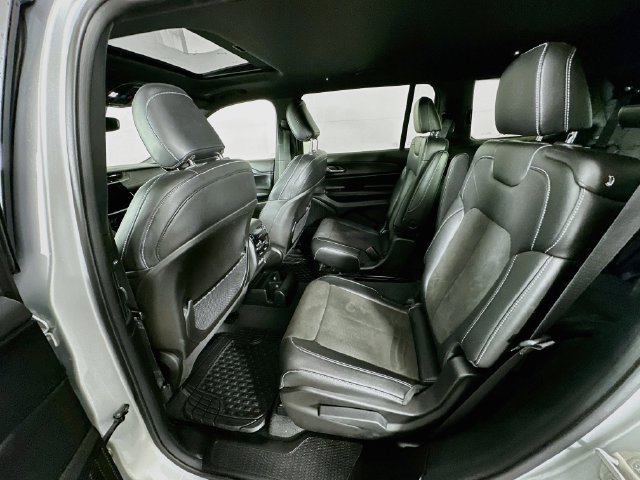 Used 2023 Jeep Grand Cherokee L Laredo AWD/4WD image 31