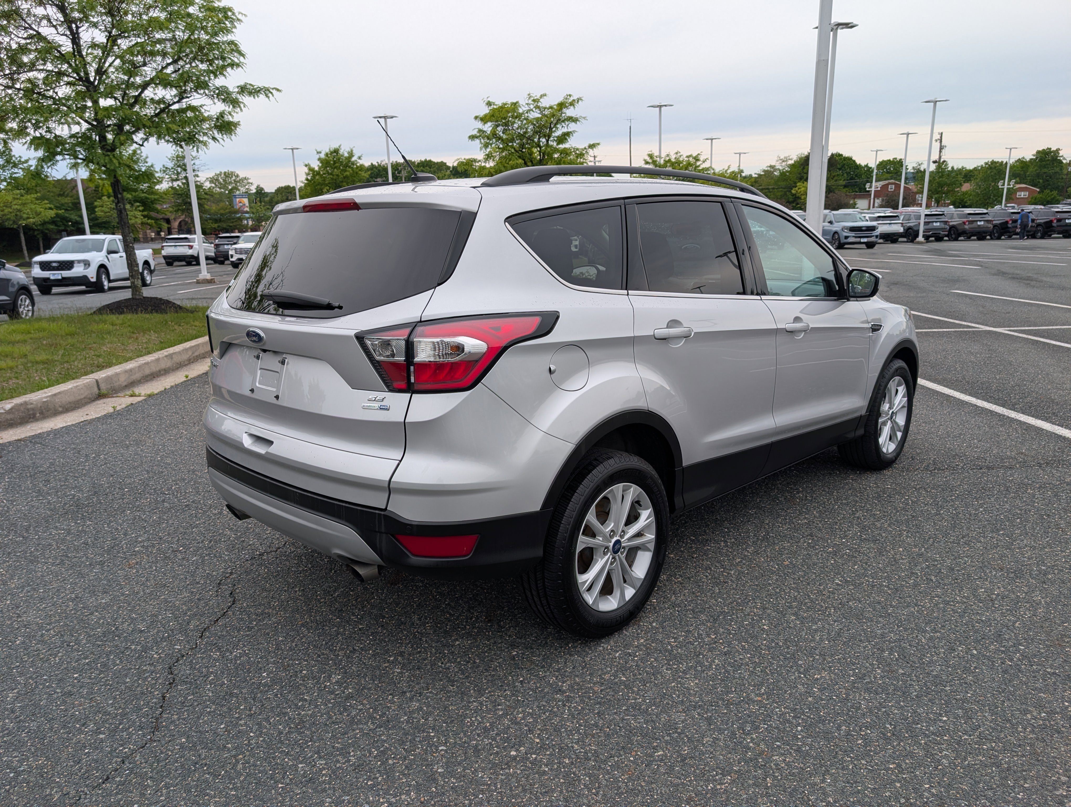 Certified 2017 Ford Escape SE w/ Equipment Group 201A AWD/4WD image 3