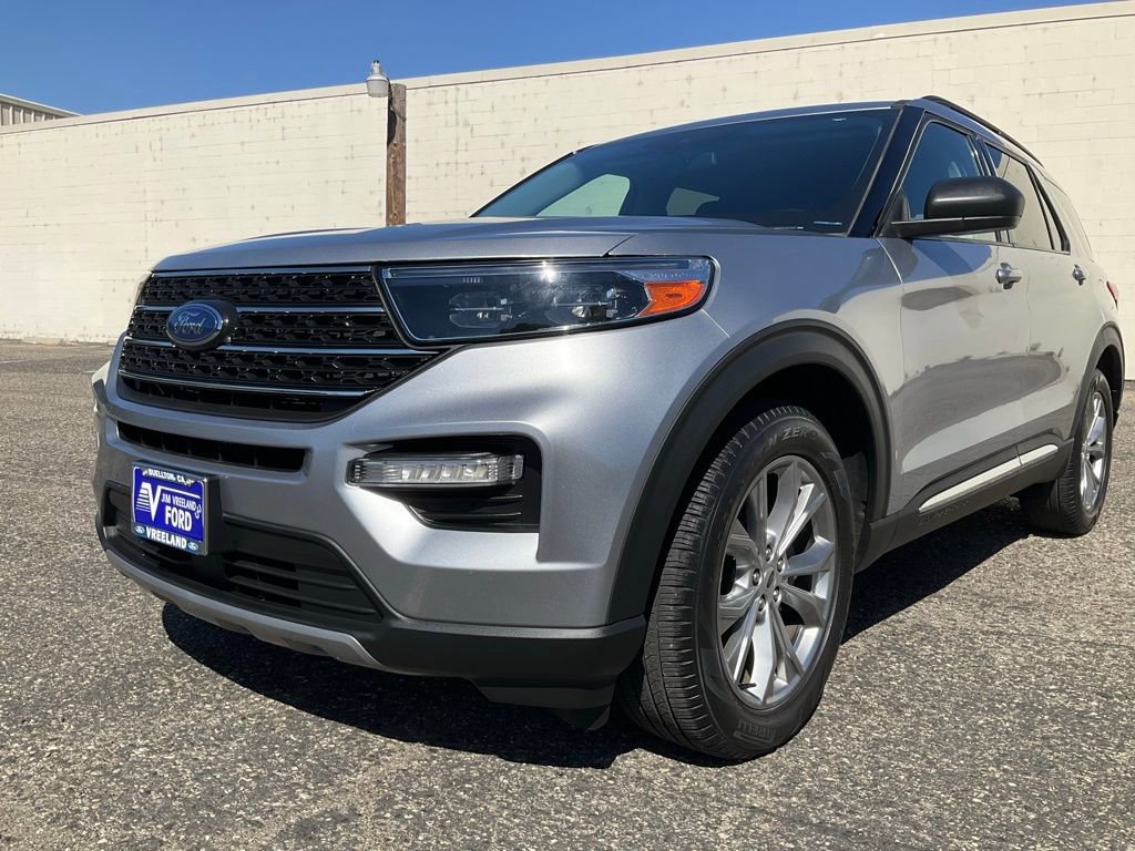Certified 2022 Ford Explorer XLT w/ Equipment Group 202A image 4