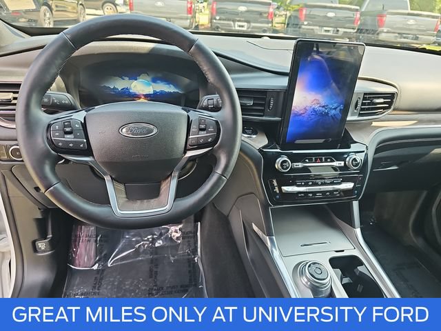 Certified 2023 Ford Explorer Platinum w/ Technology Package AWD/4WD image 16