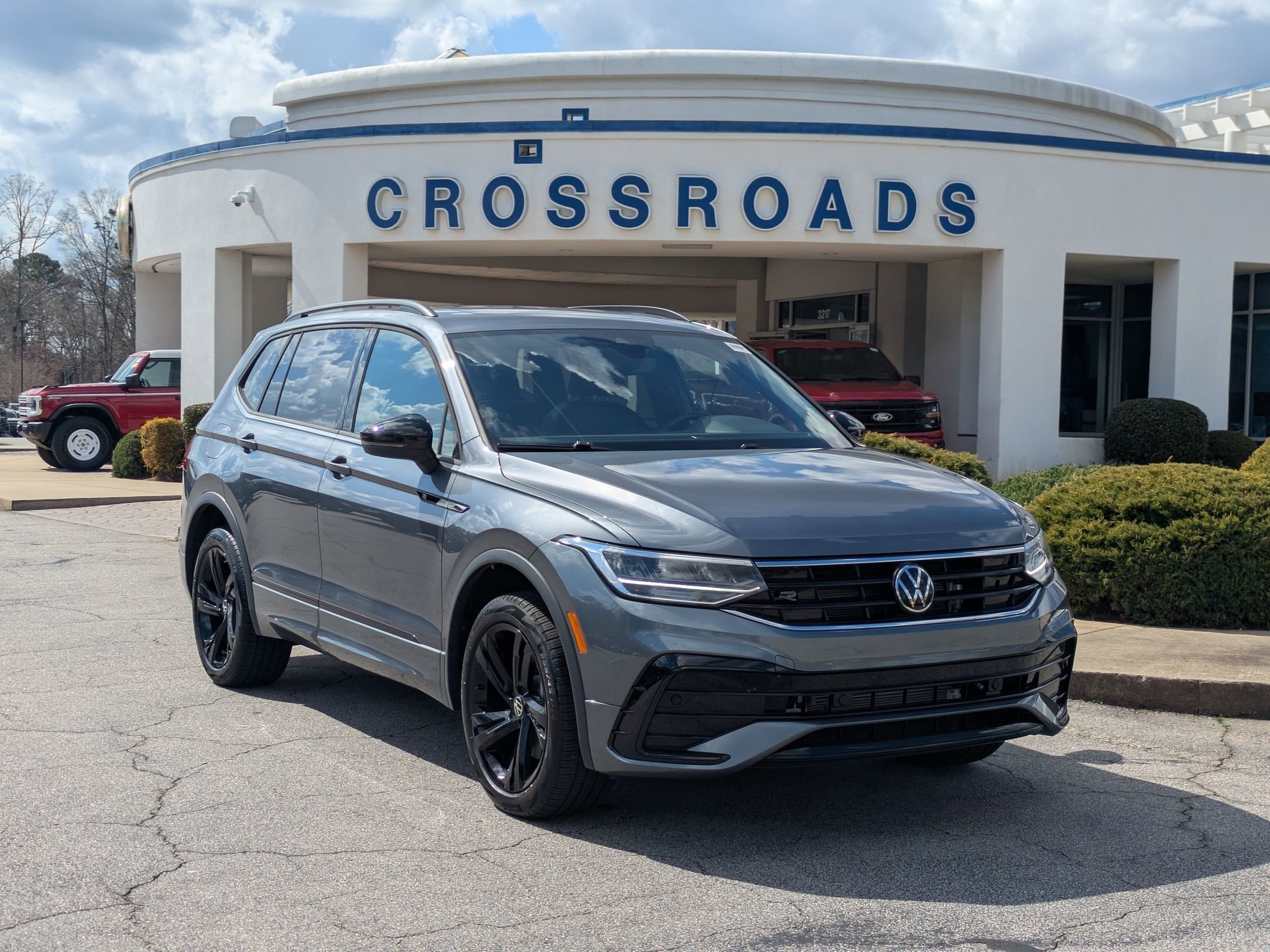 Used 2024 Volkswagen Tiguan SE R-Line