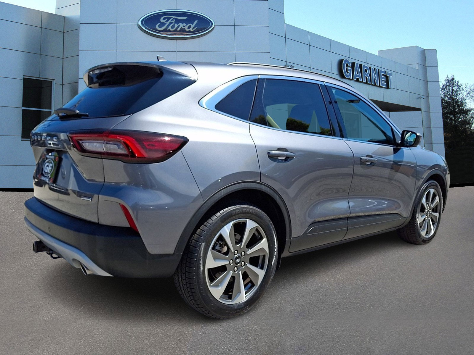 Certified 2023 Ford Escape Platinum w/ Class II Trailer Tow Package FWD image 8