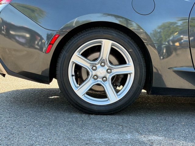 Used 2018 Chevrolet Camaro LT RWD image 21