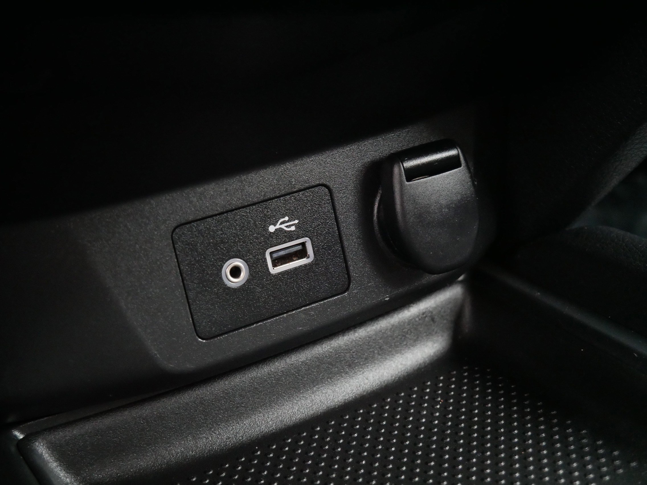 Used 2020 Nissan Rogue S image 32