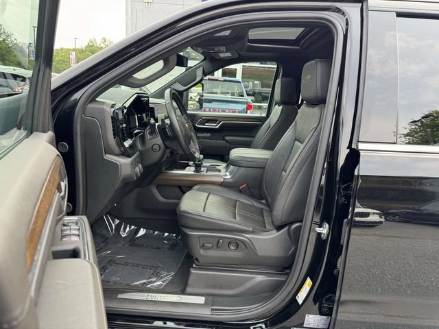 Used 2024 Chevrolet Silverado 1500 High Country w/ High Country Premium Package AWD/4WD image 17
