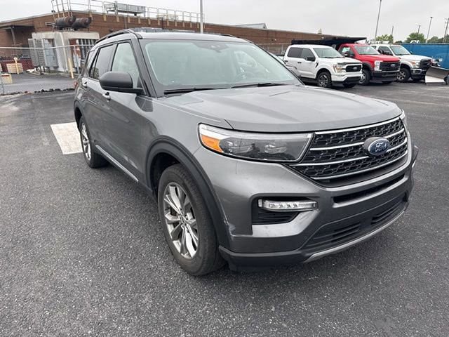 Certified 2022 Ford Explorer XLT w/ Equipment Group 202A AWD/4WD image 3