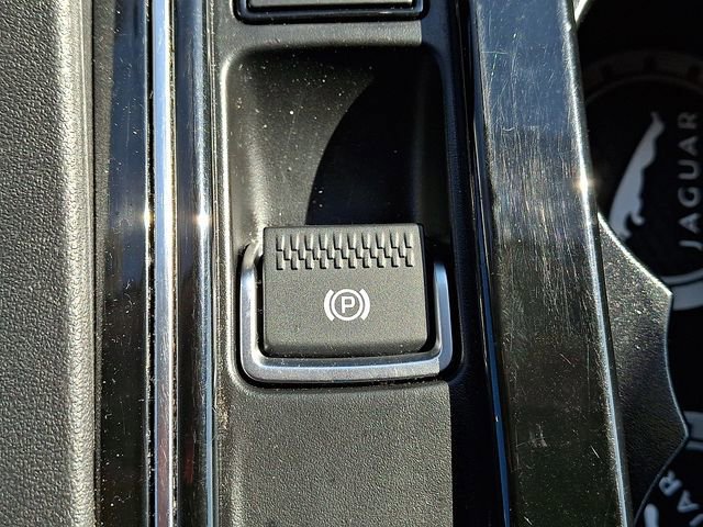 Used 2020 Jaguar F-PACE Premium image 24