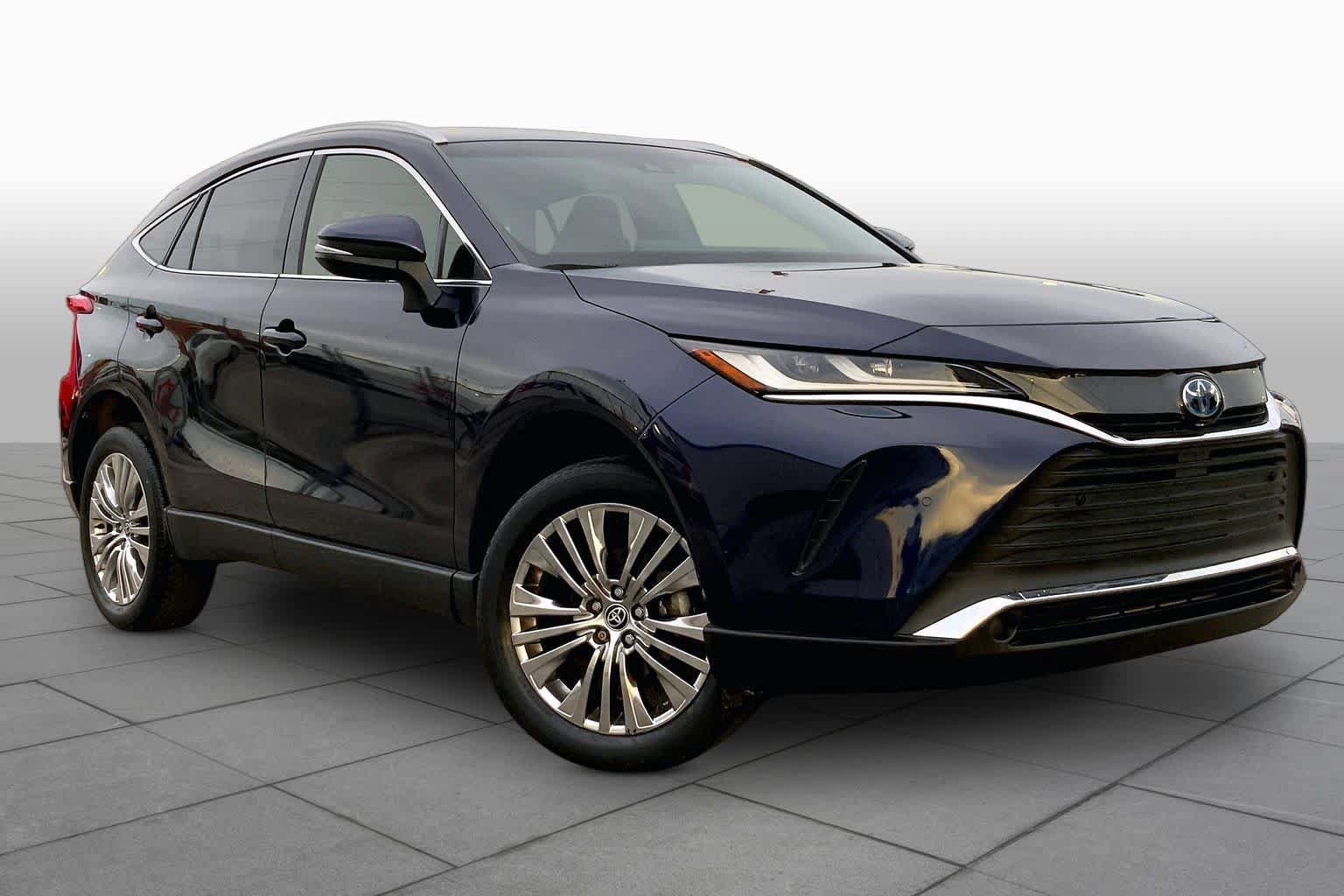 Used 2022 Toyota Venza XLE AWD/4WD image 3