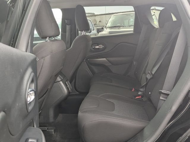 Used 2019 Jeep Cherokee Latitude w/ Popular Appearance Group AWD/4WD image 22