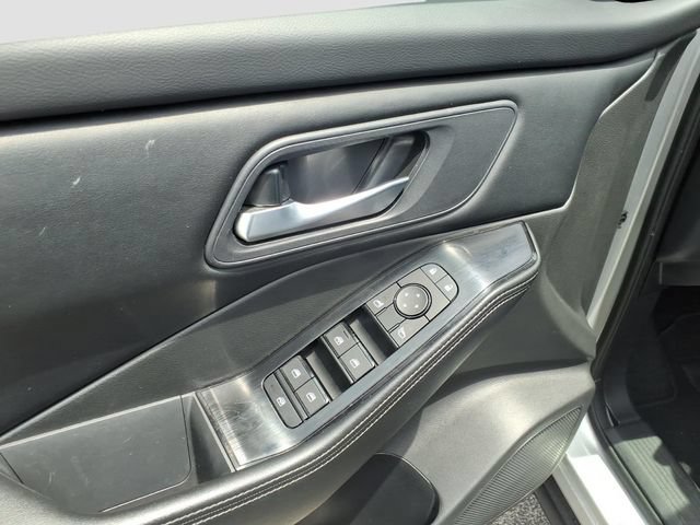 Used 2024 Nissan Rogue SV AWD/4WD image 15