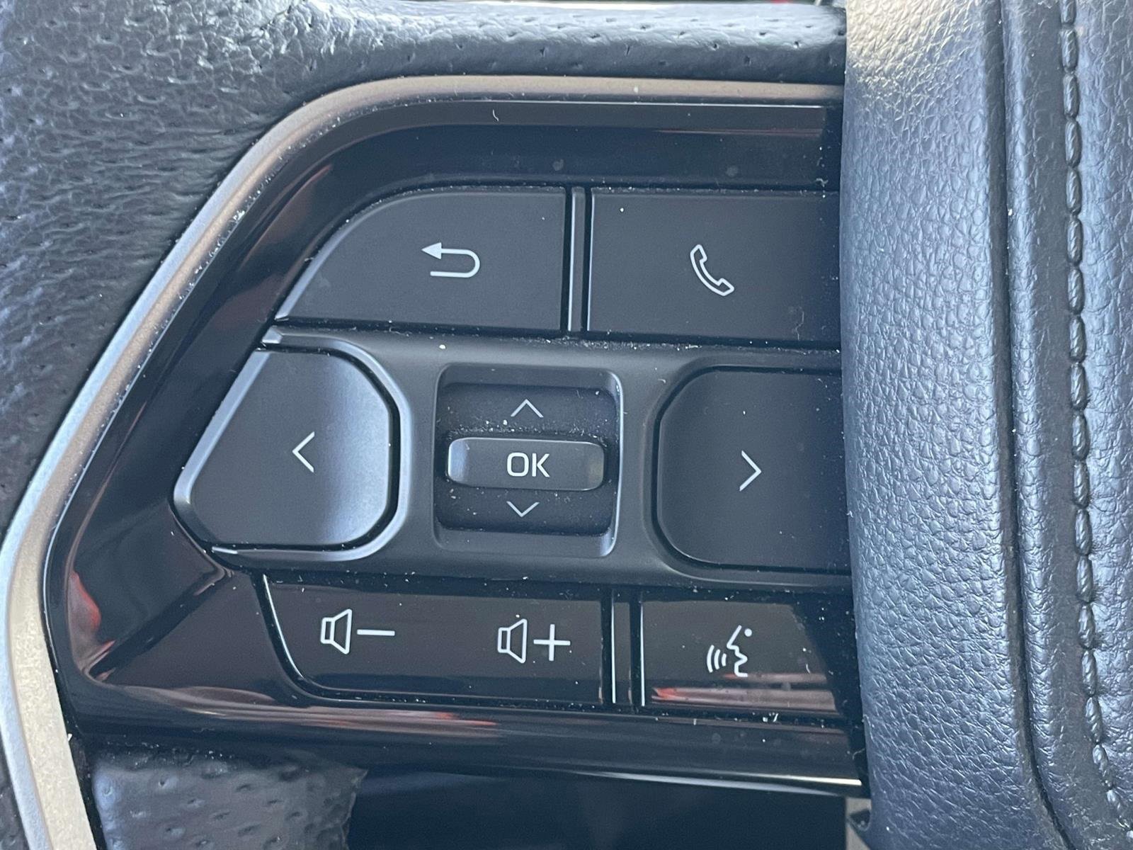 Used 2024 Toyota Tundra SR5 w/ SR5 Premium Package image 27