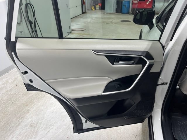 Used 2022 Toyota RAV4 XLE AWD/4WD image 41