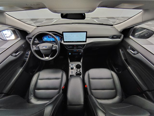Certified 2025 Ford Escape Platinum AWD/4WD image 2