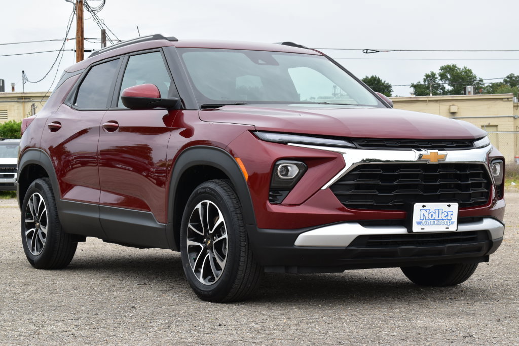 Used 2025 Chevrolet TrailBlazer LT AWD/4WD image 3
