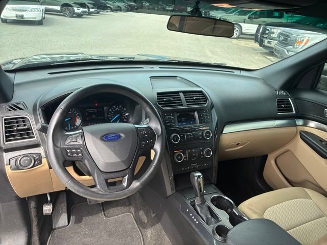 Certified 2017 Ford Explorer FWD image 7
