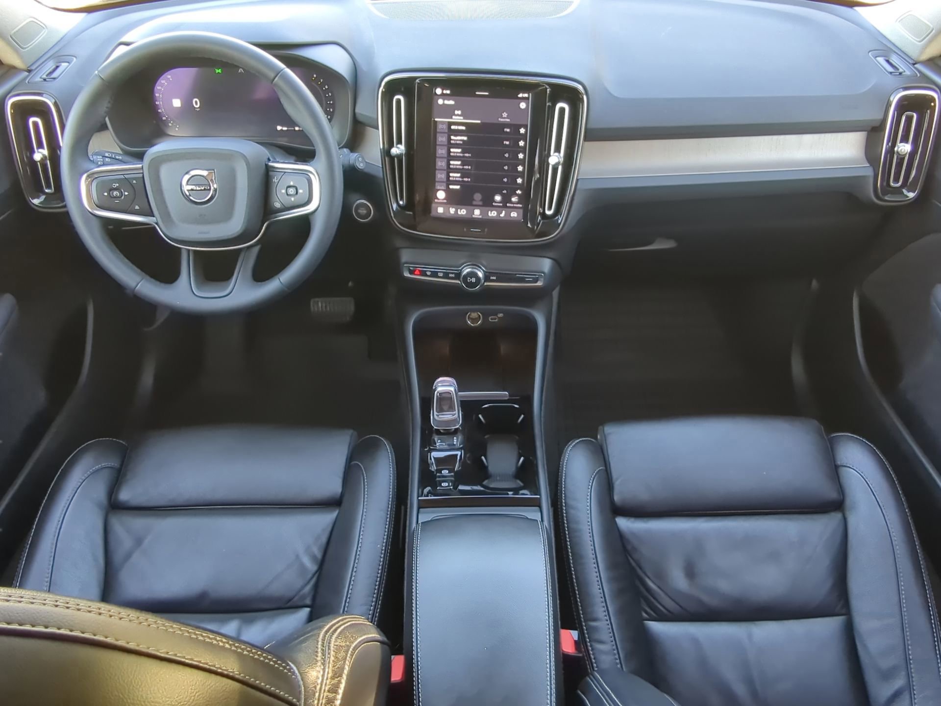 Used 2023 Volvo XC40 B5 Plus w/ Protection Package Premier image 50