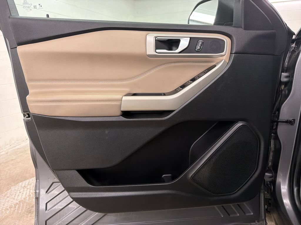 Certified 2021 Ford Explorer XLT RWD image 16