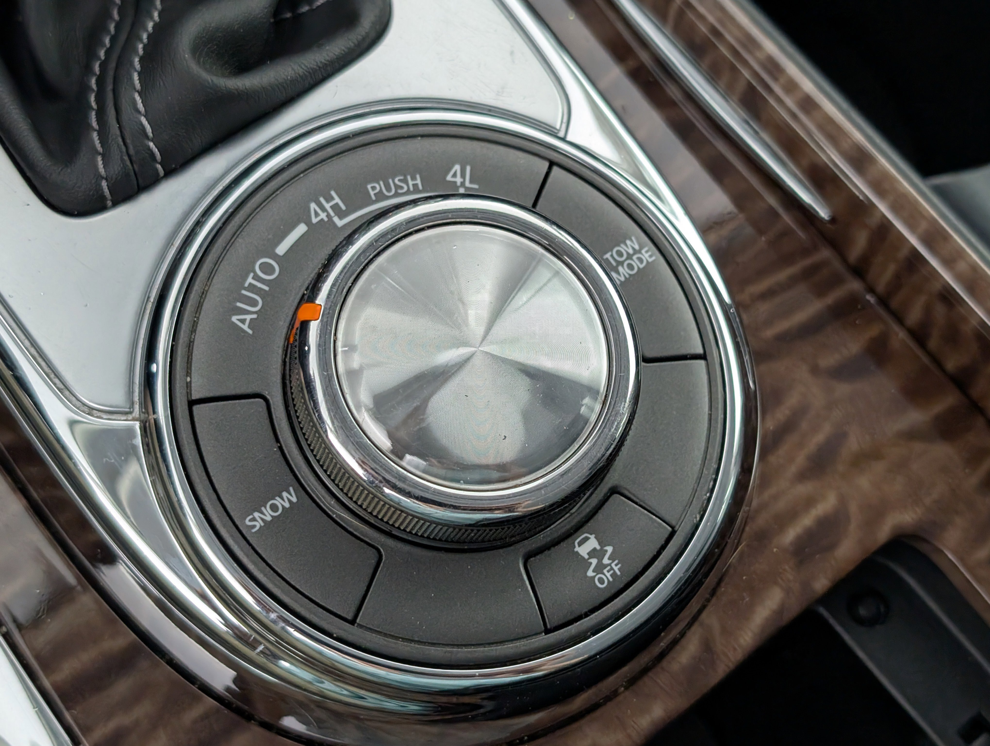 Used 2019 Nissan Armada Platinum image 25